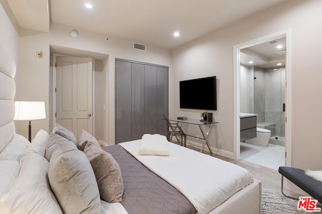 11500 San Vicente Blvd Unit: 218