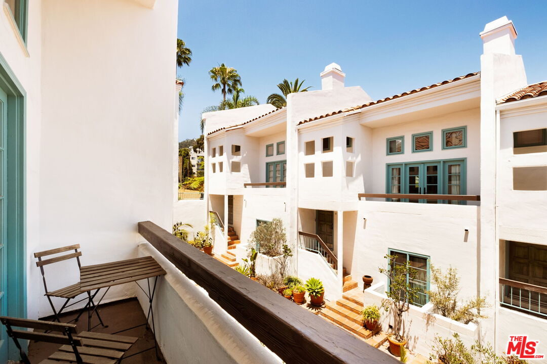 8562 W West Knoll Dr Unit: 5