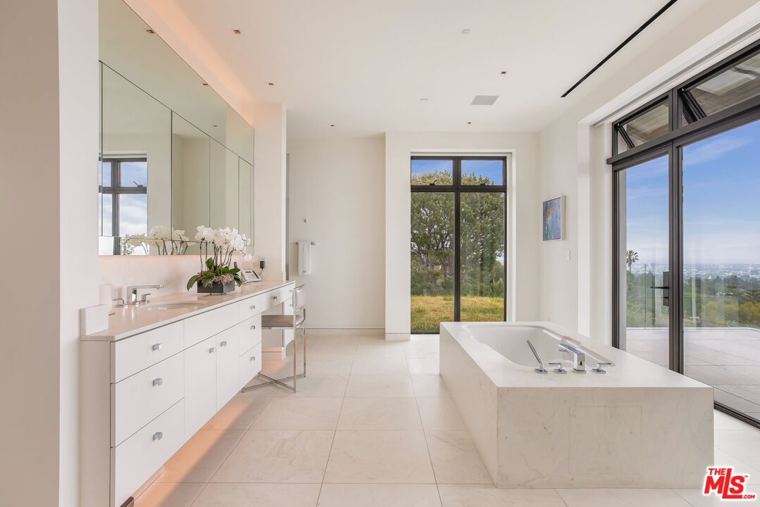 9966 Beverly Grove Dr