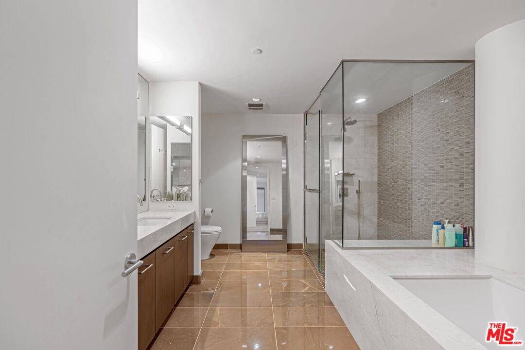 1755 Ocean Avenue Unit: 810