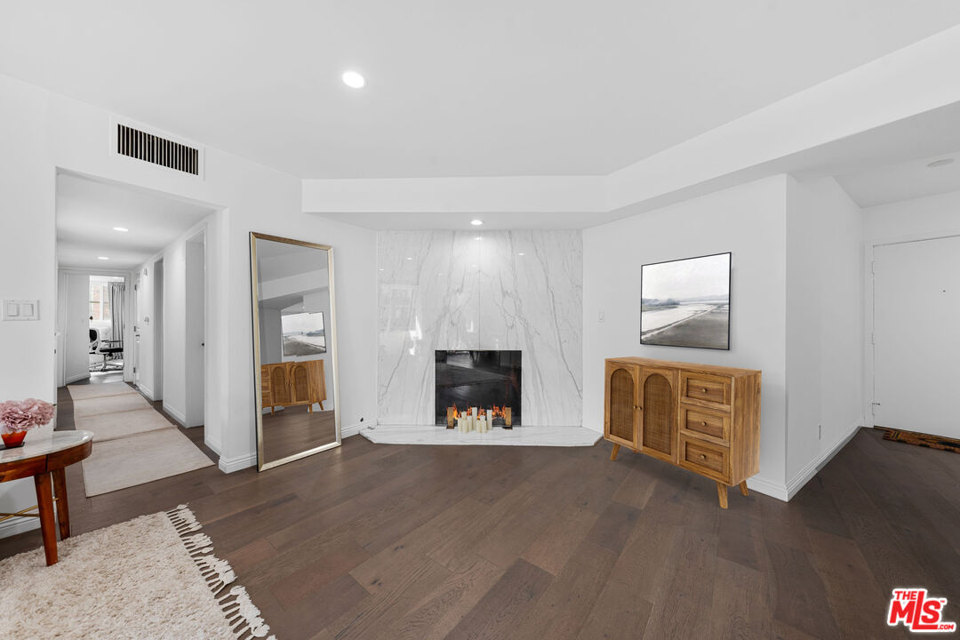 11970 Montana Ave Unit: 207