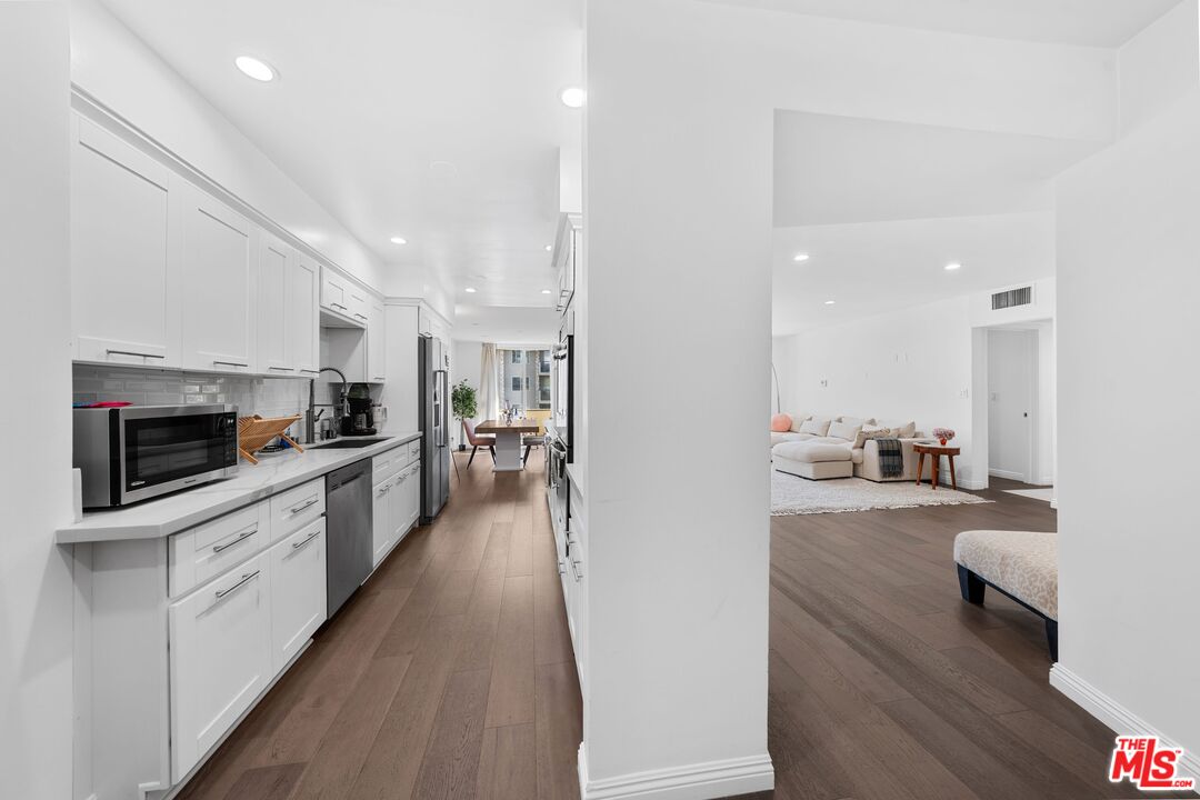 11970 Montana Ave Unit: 207