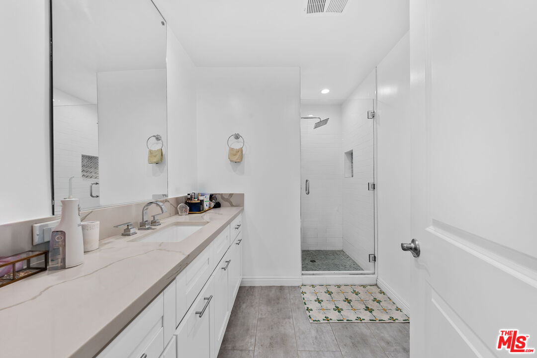 11970 Montana Ave Unit: 207