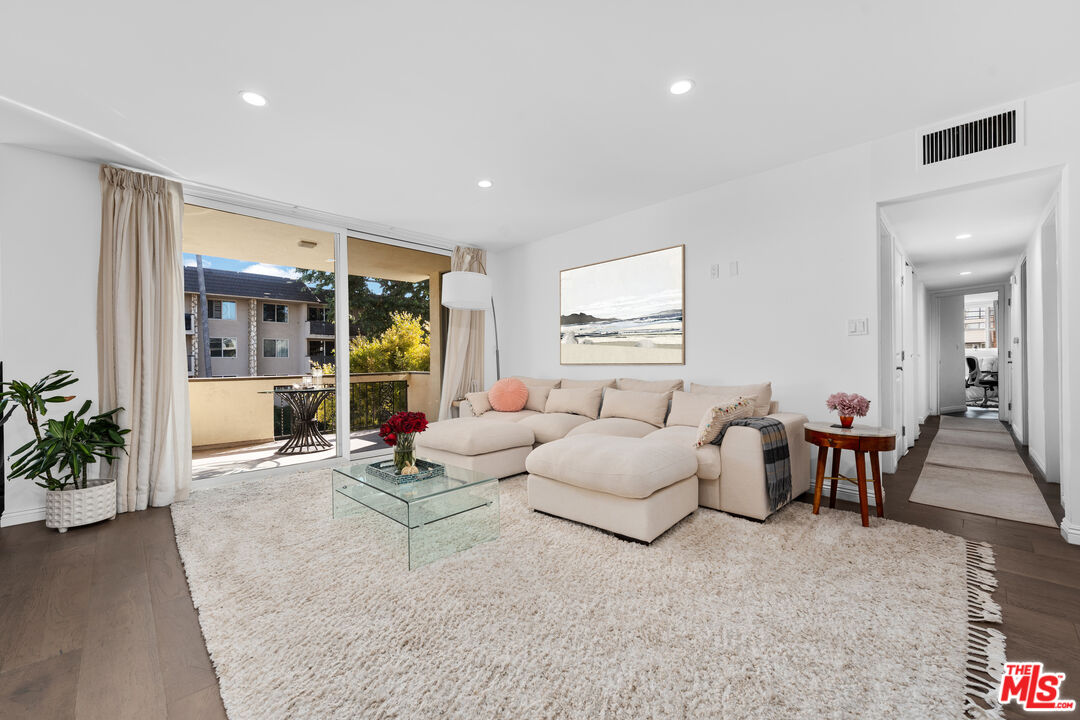 11970 Montana Ave Unit: 207