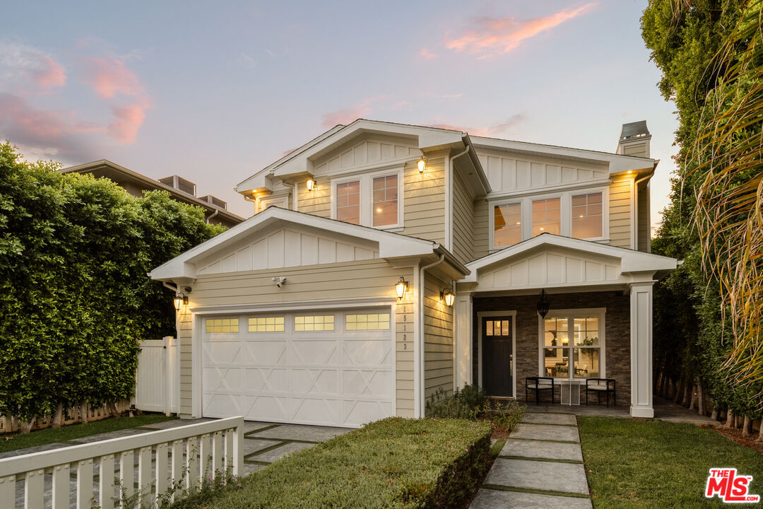 15123 Camarillo St