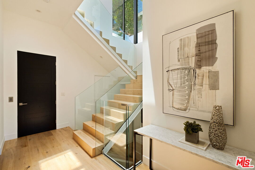 1516 Forest Knoll Dr