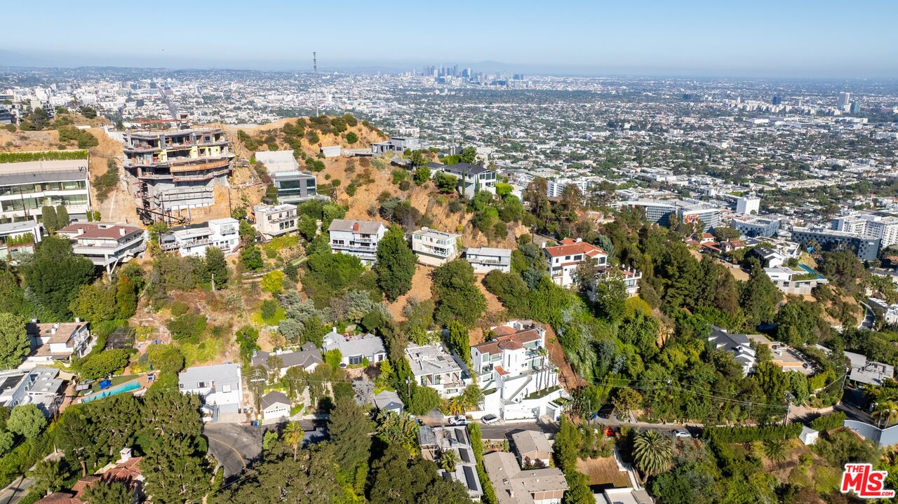 1516 Forest Knoll Dr