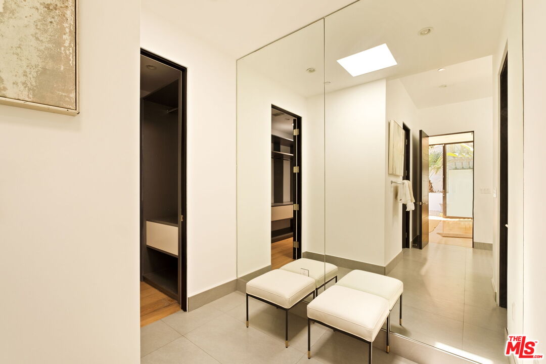 1516 Forest Knoll Dr