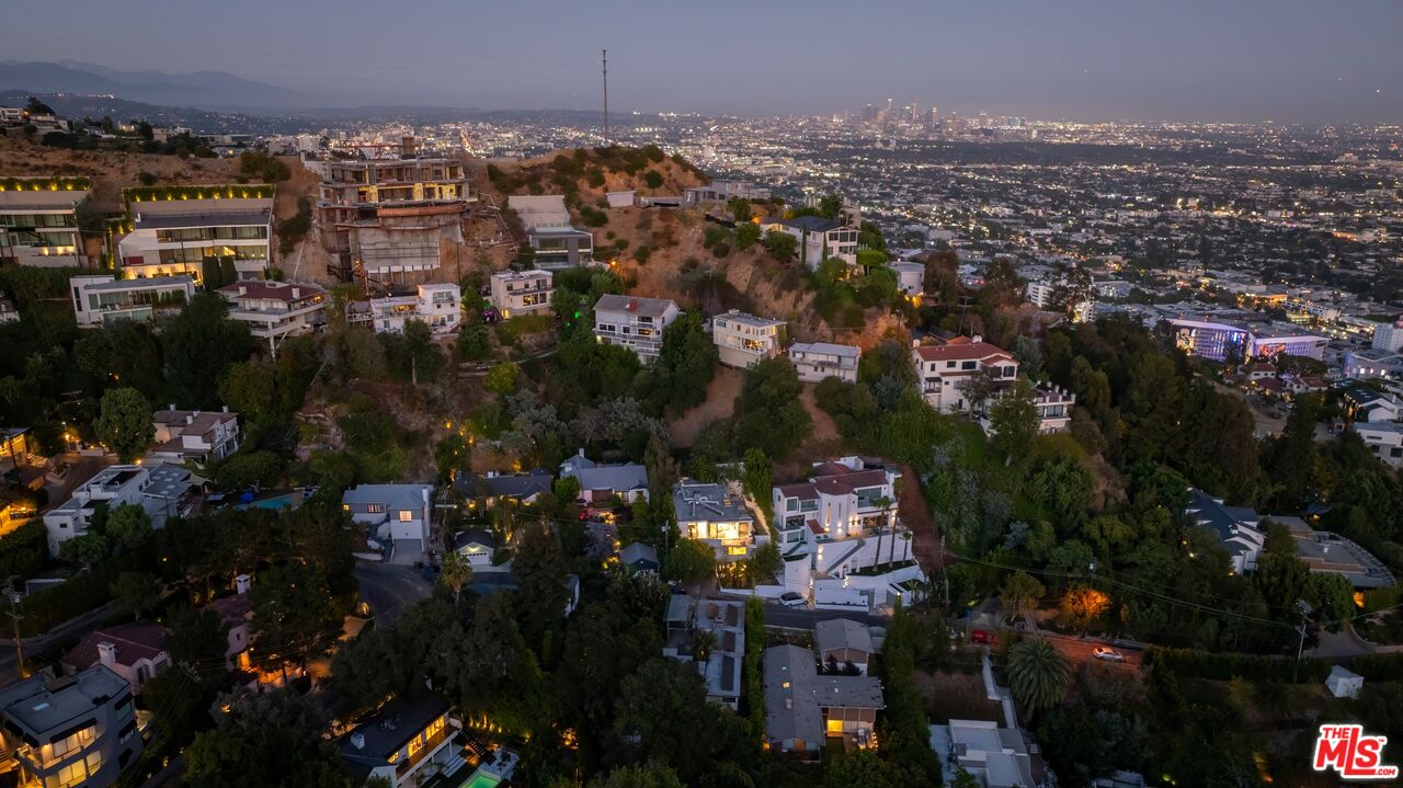 1516 Forest Knoll Dr