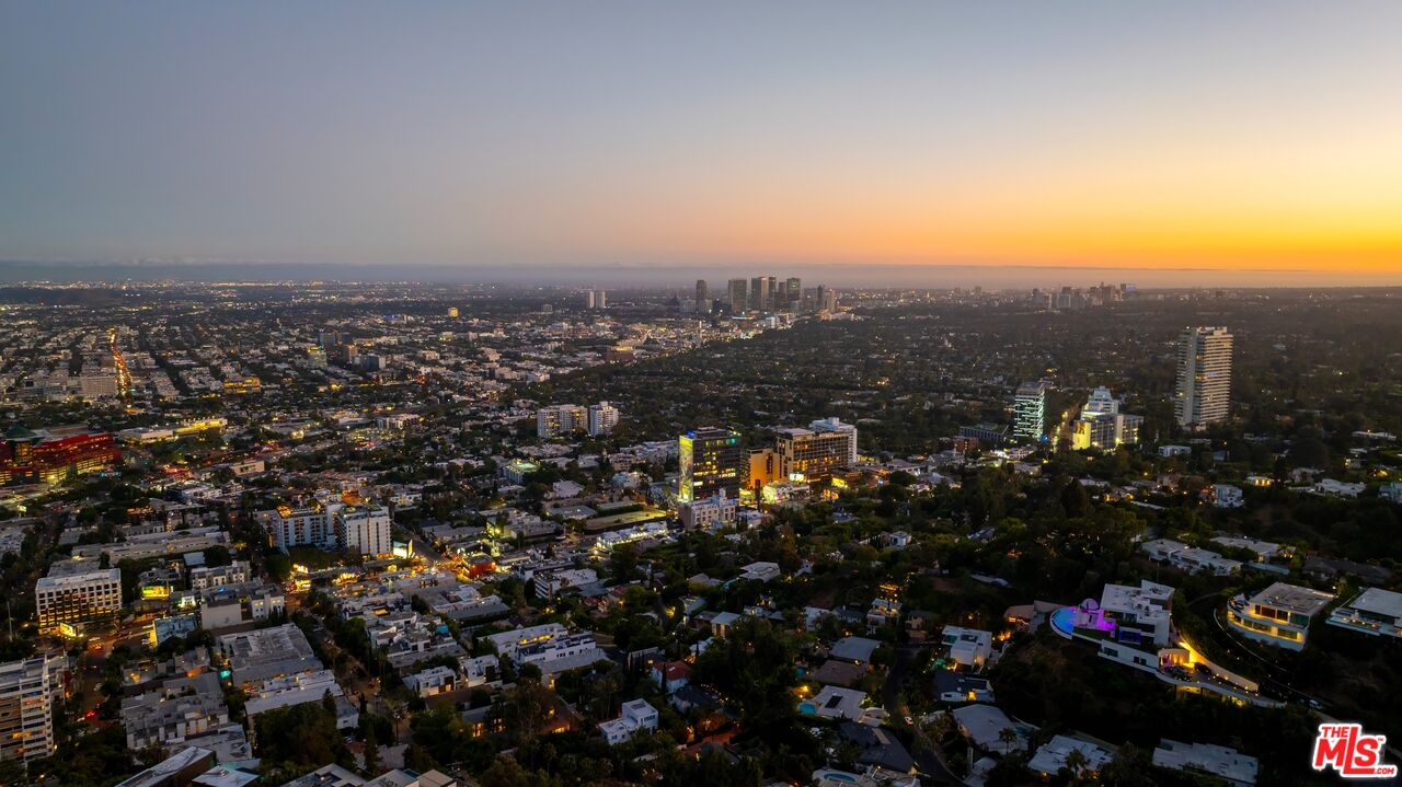 1516 Forest Knoll Dr