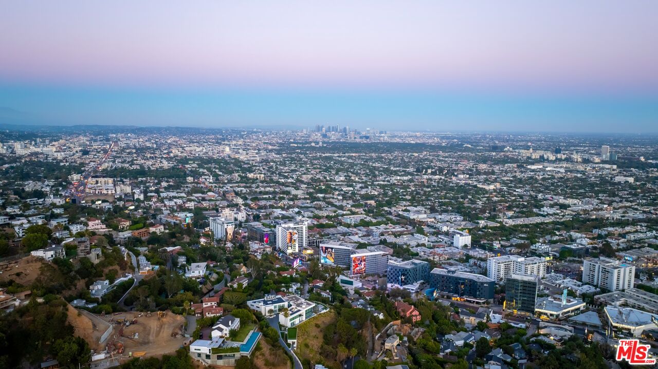 1516 Forest Knoll Dr