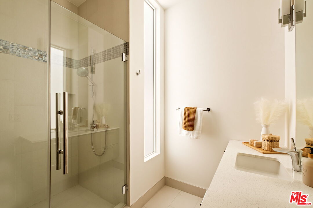 1516 Forest Knoll Dr