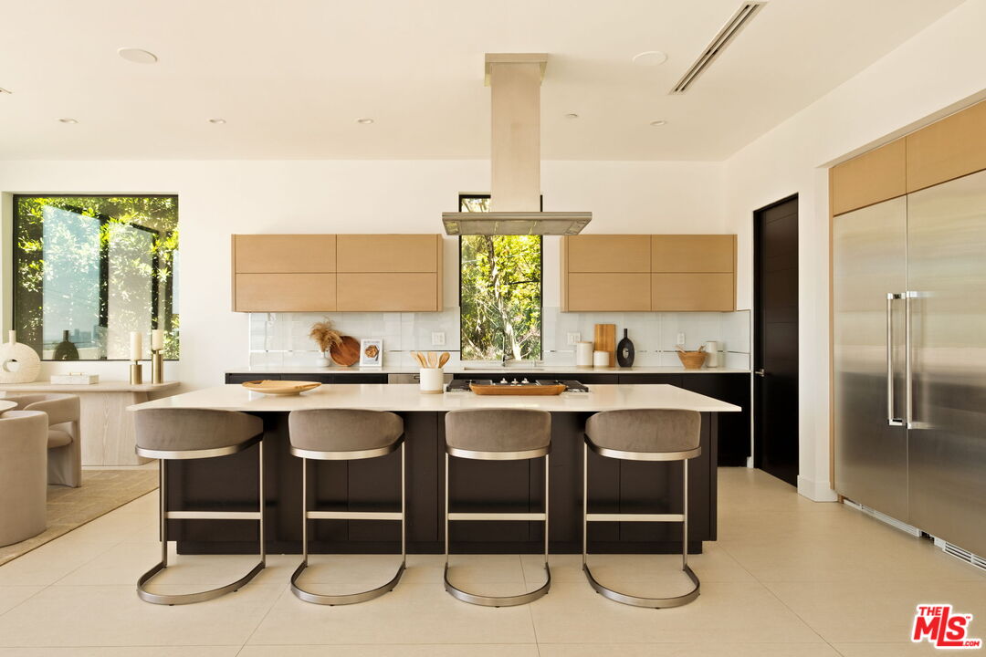 1516 Forest Knoll Dr