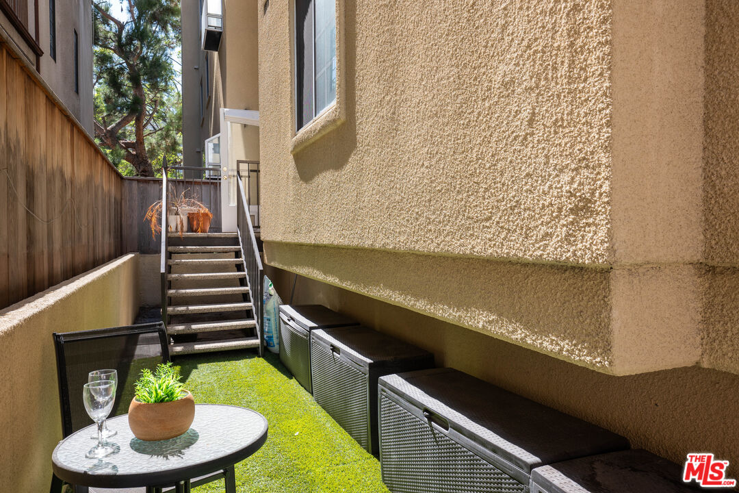 146 S Clark Dr Unit: 101