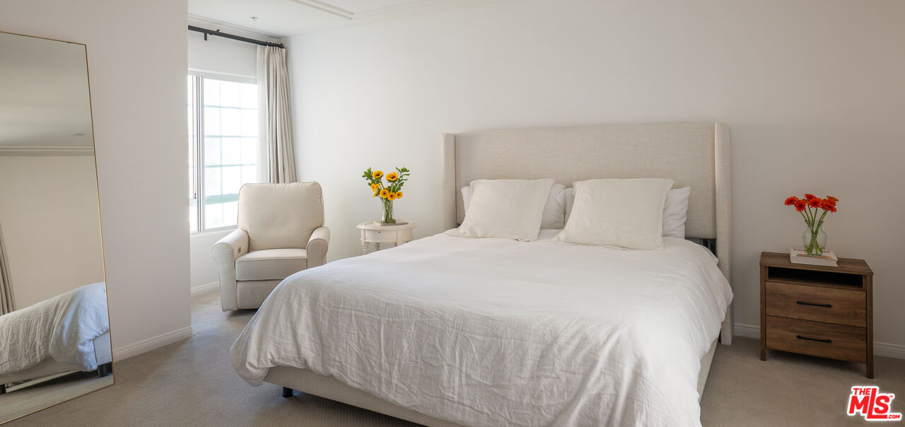 146 S Clark Dr Unit: 101