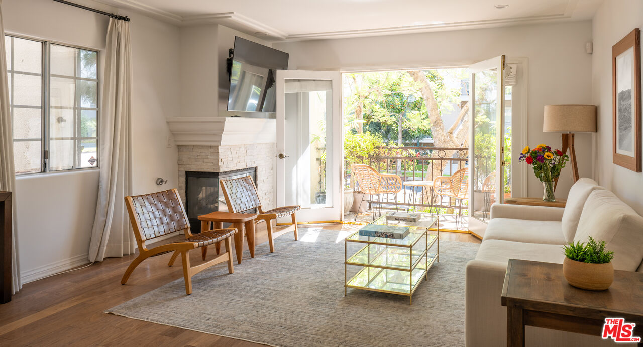 146 S Clark Dr Unit: 101