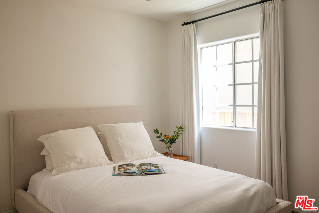 146 S Clark Dr Unit: 101