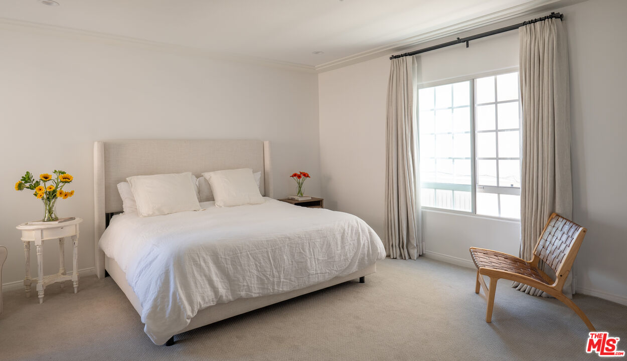 146 S Clark Dr Unit: 101