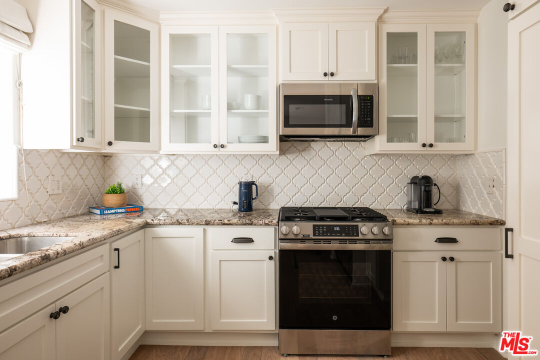 146 S Clark Dr Unit: 101