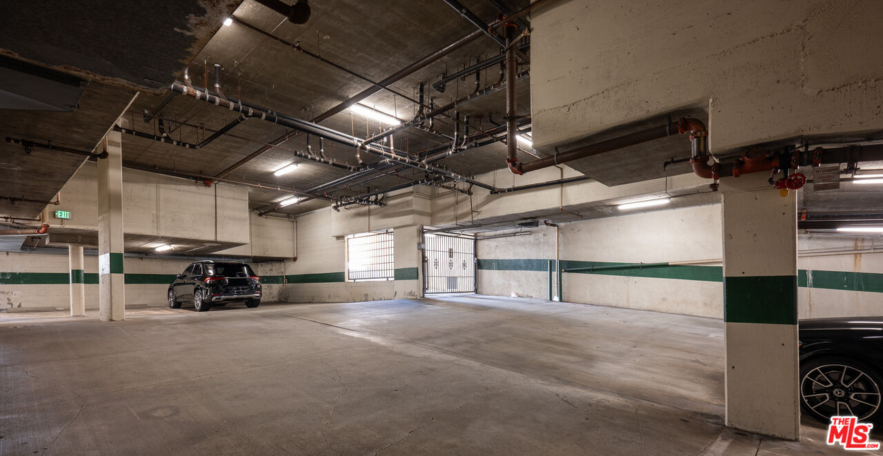 146 S Clark Dr Unit: 101