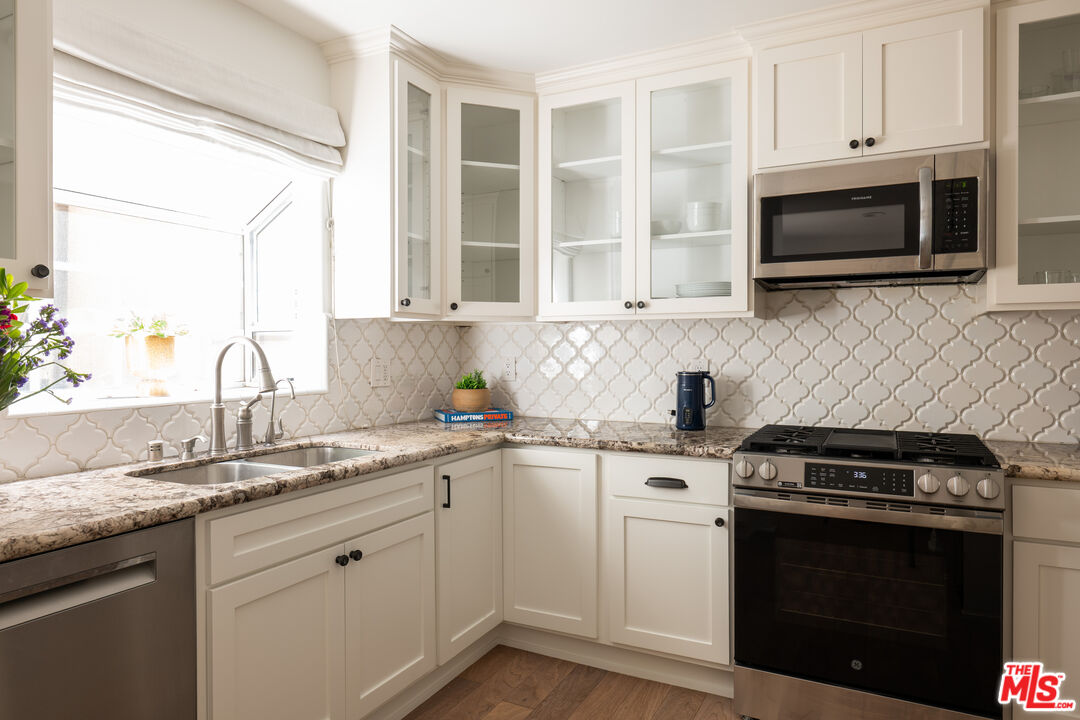 146 S Clark Dr Unit: 101