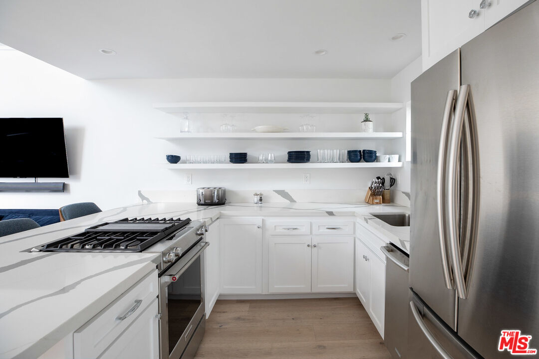 29233 HEATHERCLIFF RD Unit: 3