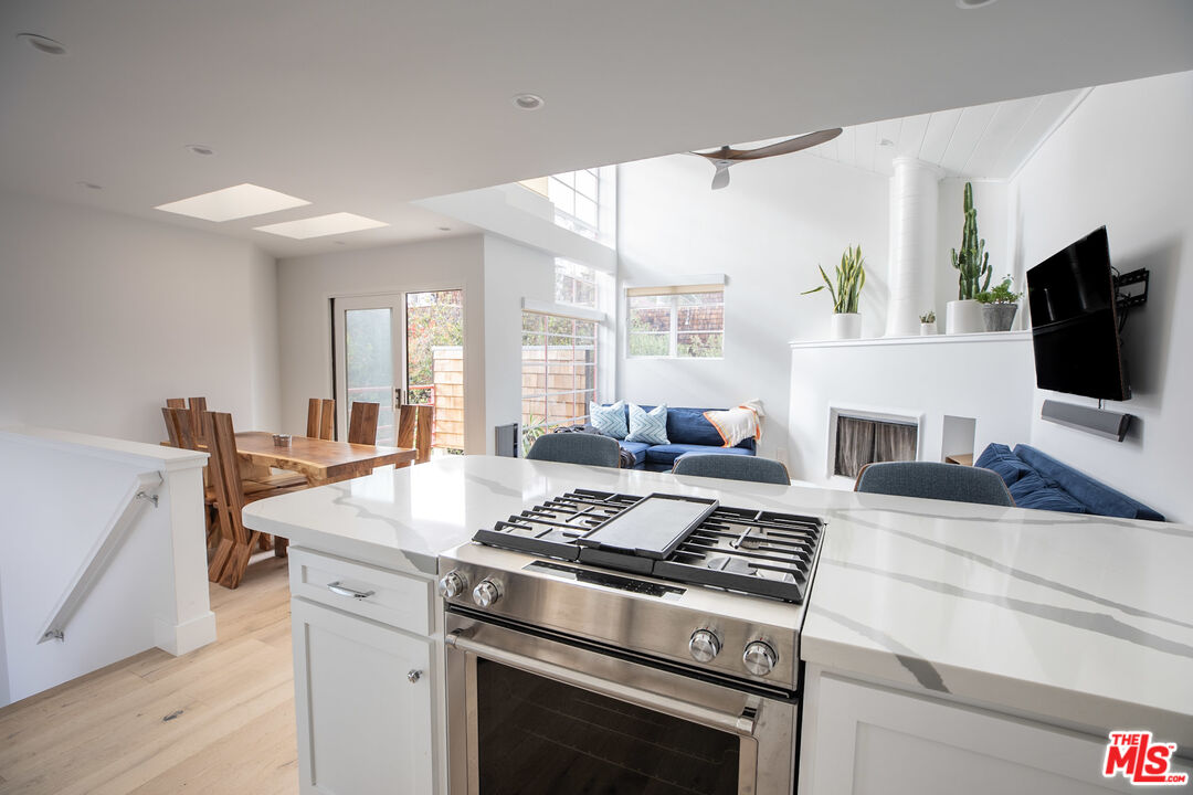 29233 HEATHERCLIFF RD Unit: 3