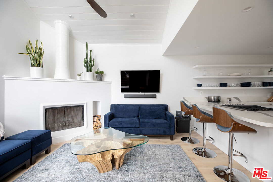 29233 HEATHERCLIFF RD Unit: 3