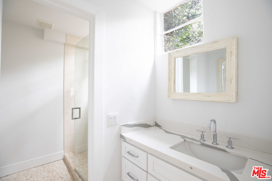 29233 HEATHERCLIFF RD Unit: 3