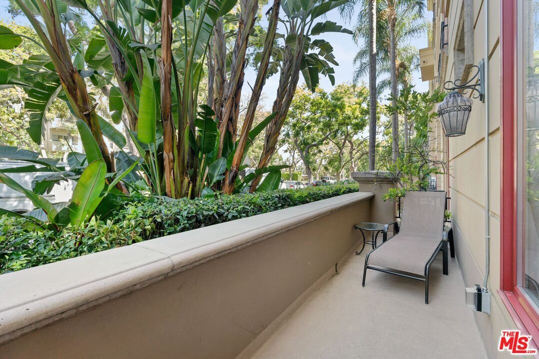 411 N Oakhurst Dr Unit: 106