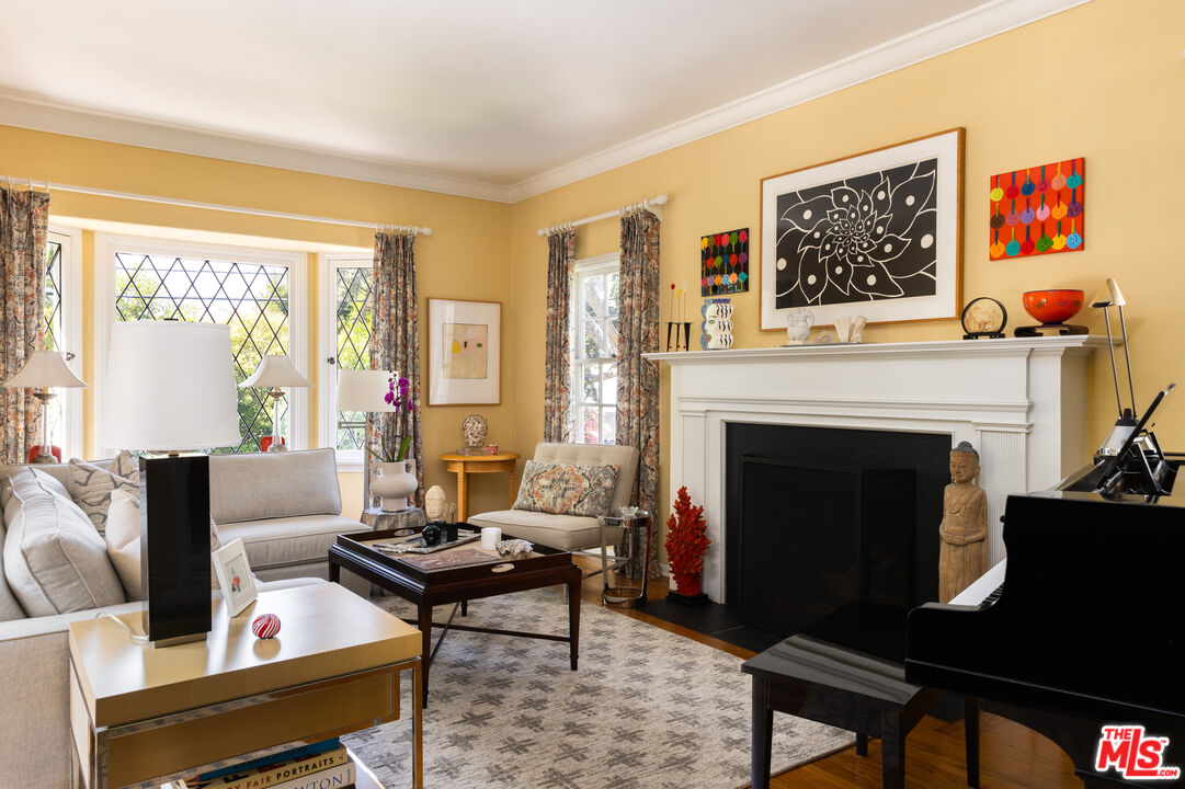 1612 Sunset Plaza Dr