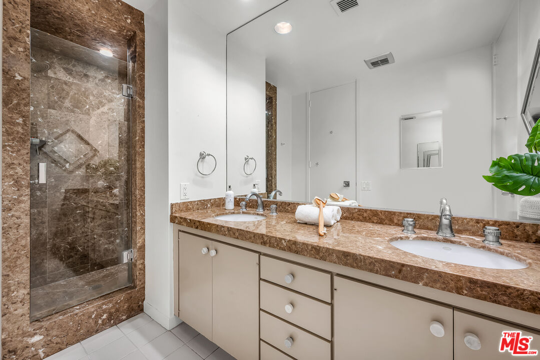 9255 Doheny Rd Unit: 2504