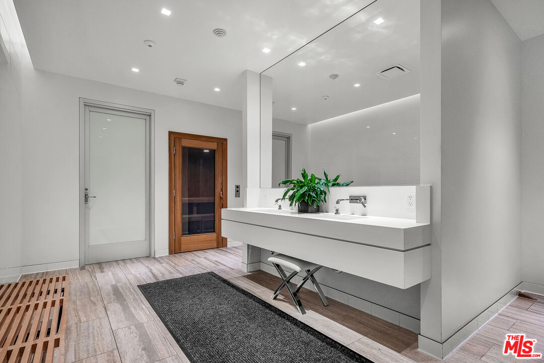 9255 Doheny Rd Unit: 2504