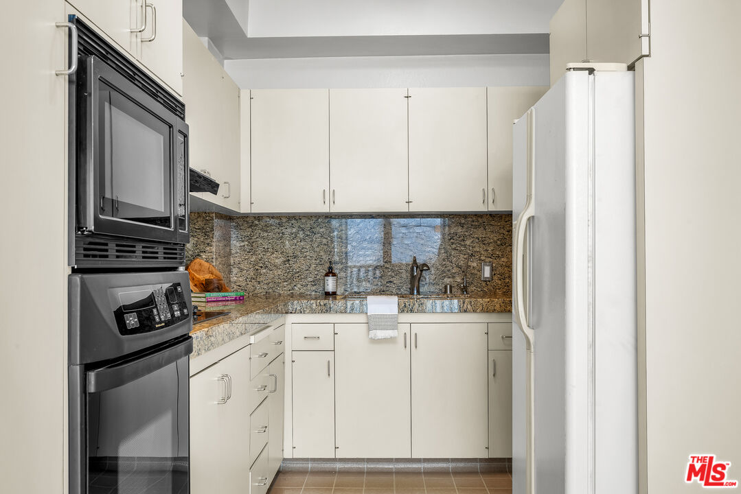 9255 Doheny Rd Unit: 2504