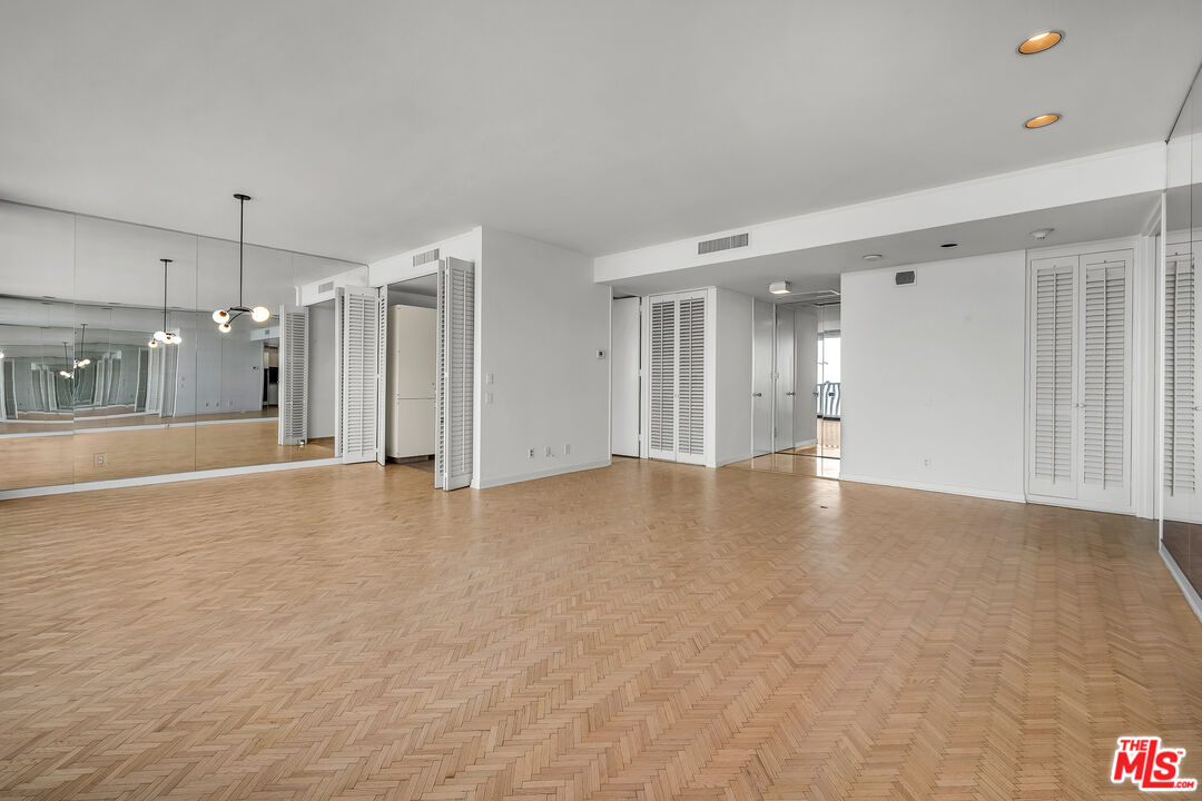 9255 Doheny Rd Unit: 2504