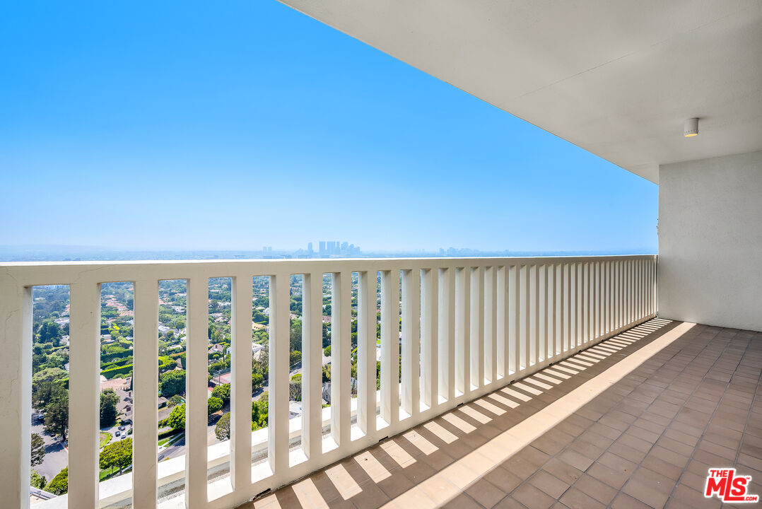 9255 Doheny Rd Unit: 2504