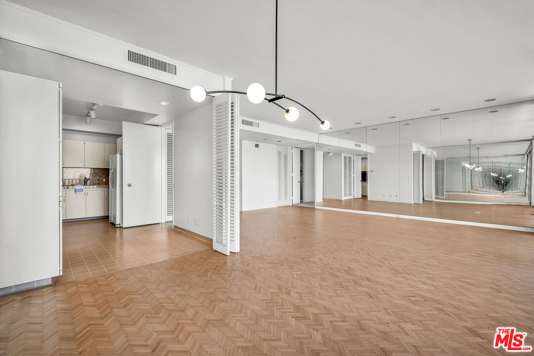 9255 Doheny Rd Unit: 2504