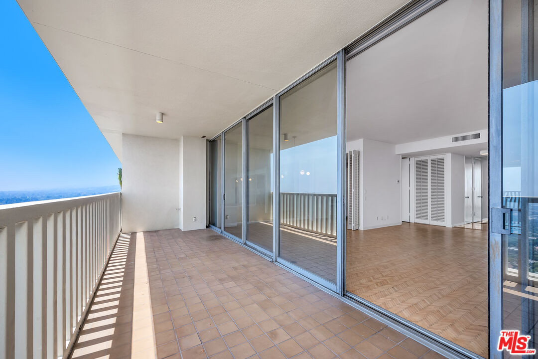 9255 Doheny Rd Unit: 2504