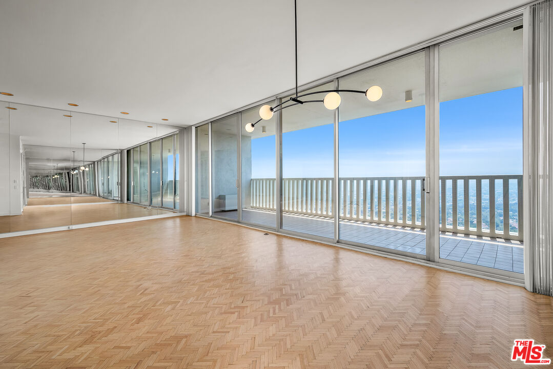 9255 Doheny Rd Unit: 2504