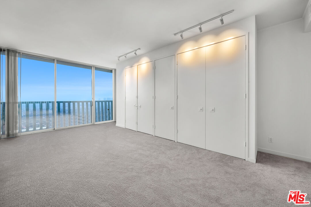 9255 Doheny Rd Unit: 2504