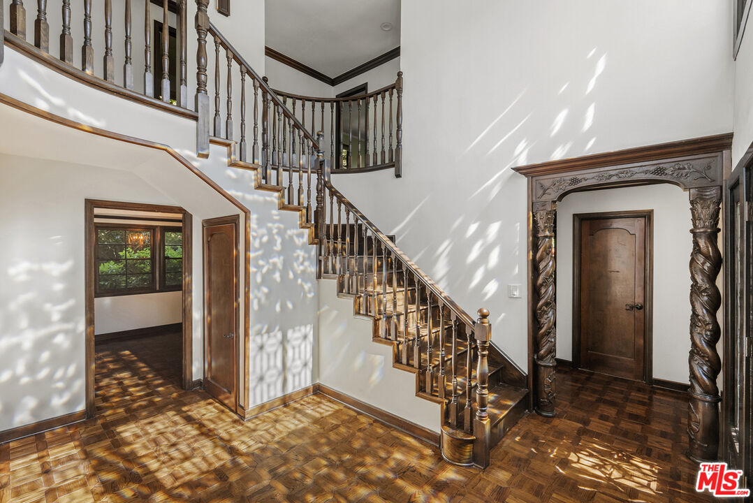 1926 Mount Olympus Dr