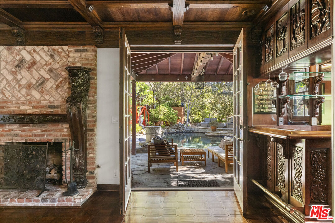 1926 Mount Olympus Dr