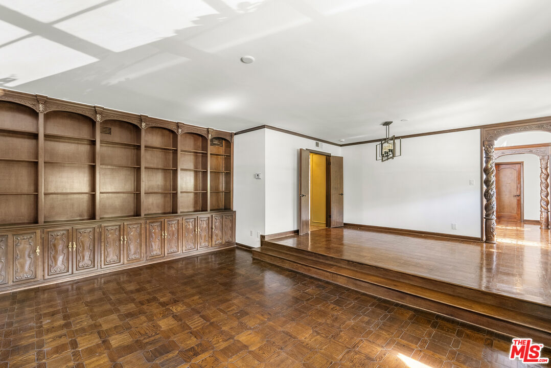 1926 Mount Olympus Dr