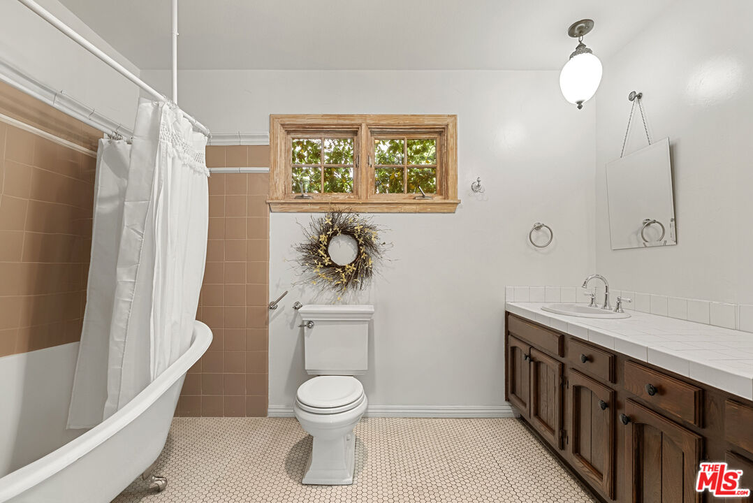 1926 Mount Olympus Dr