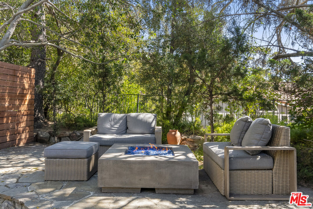 1926 Mount Olympus Dr