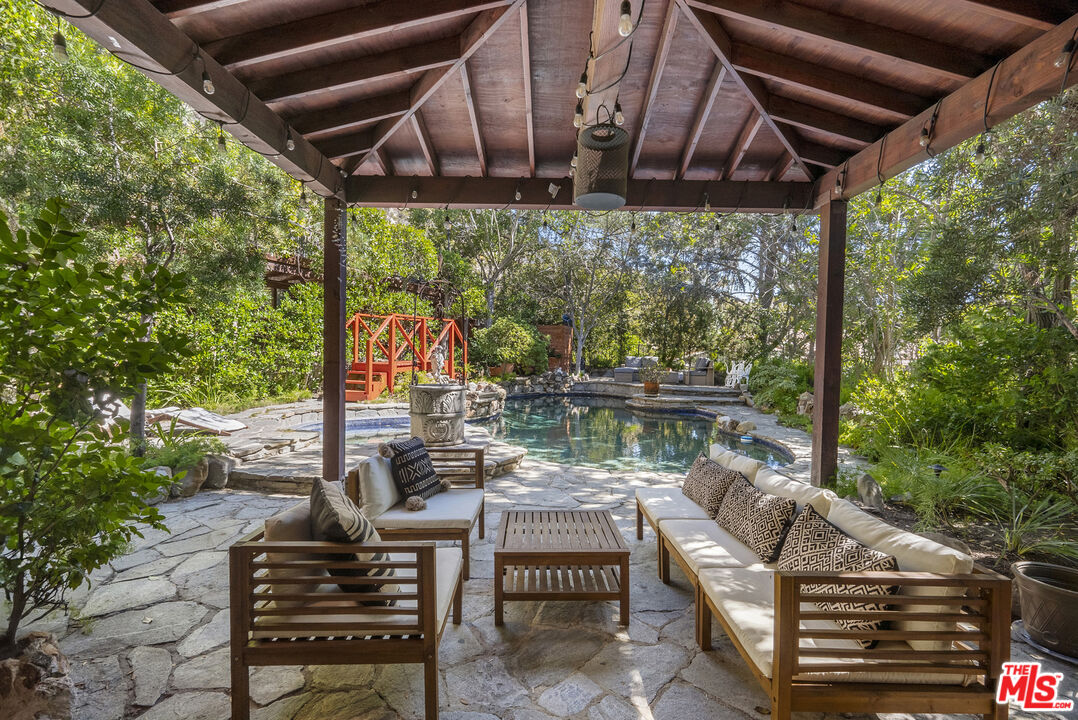 1926 Mount Olympus Dr