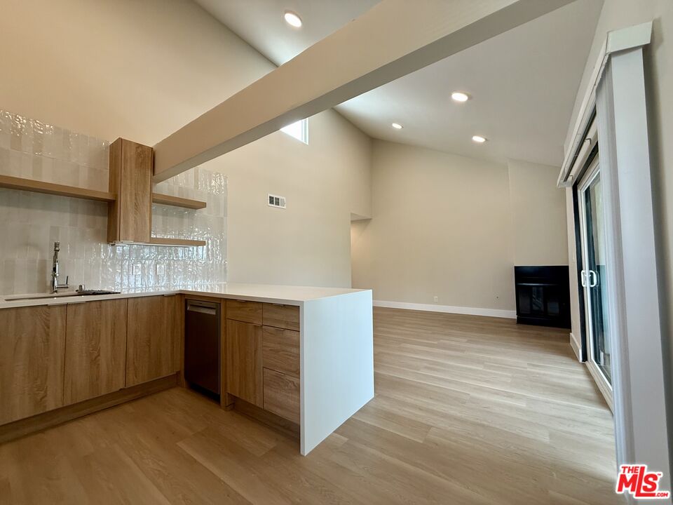 3750 Glendon Ave Unit: 34