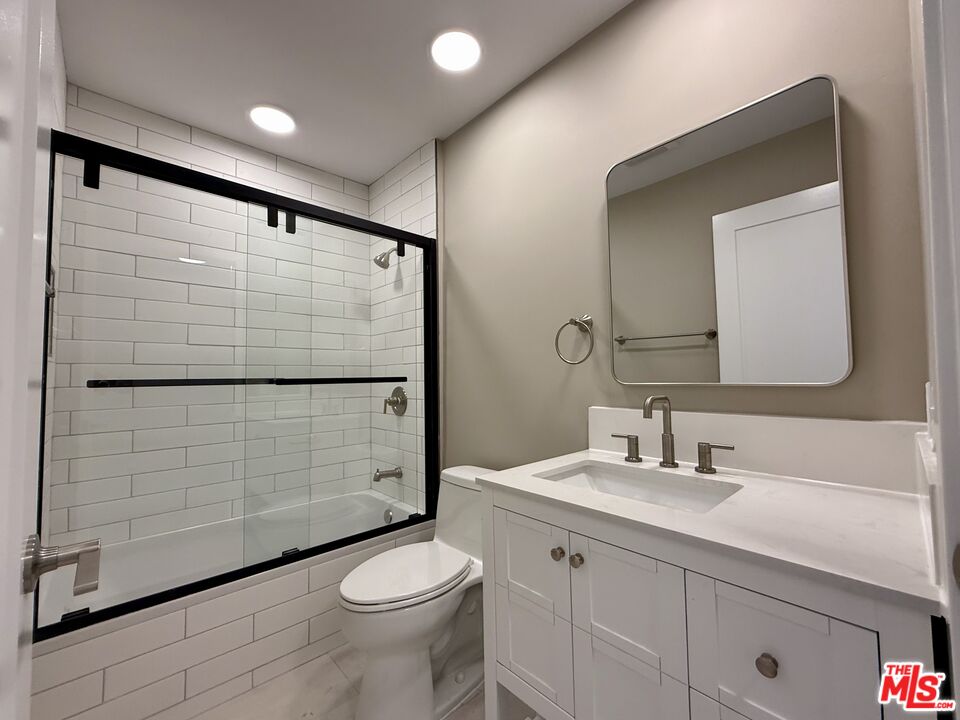 3750 Glendon Ave Unit: 34