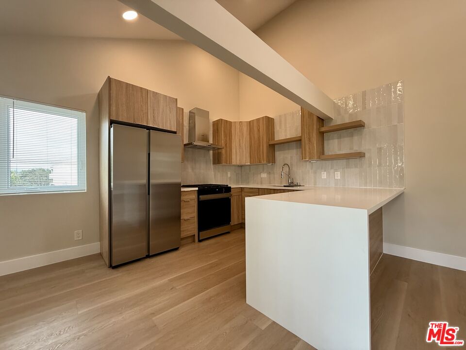 3750 Glendon Ave Unit: 34