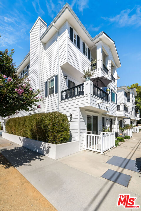 4840 Cleon Ave Unit: 108